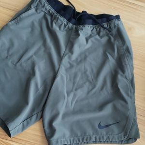 nike pro shorts forest green medium